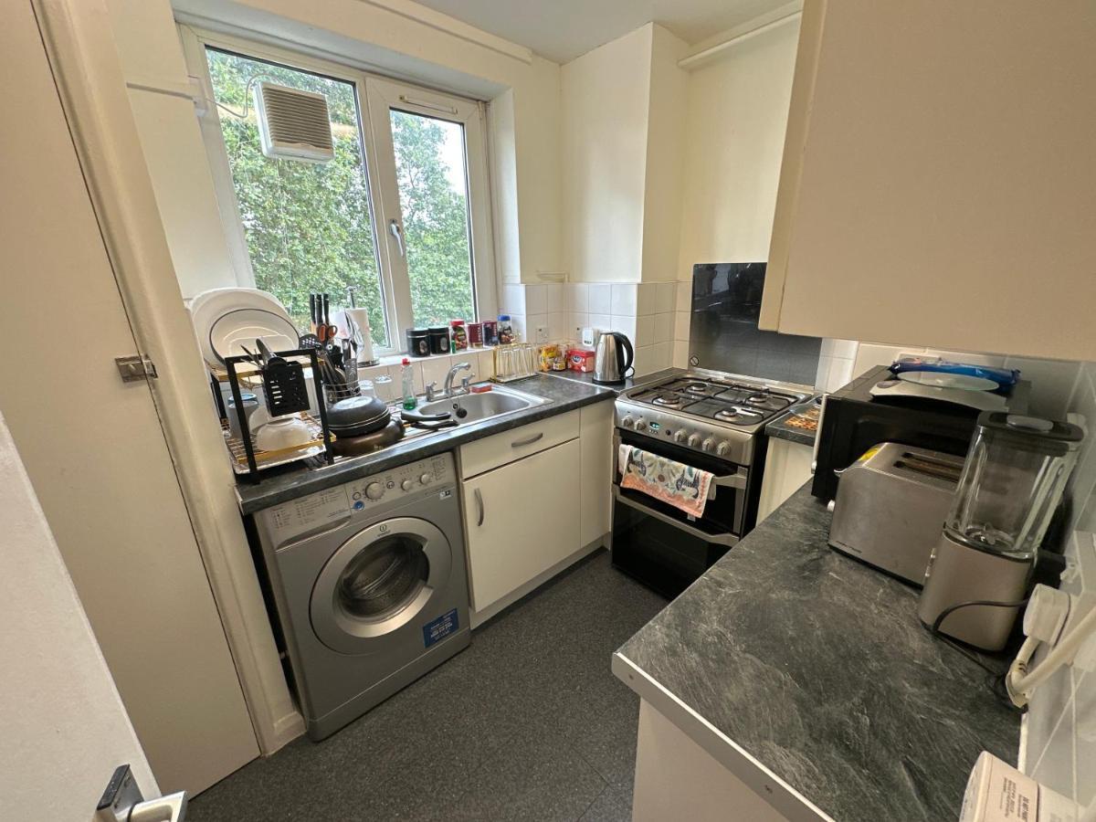 Cozy Room In Shared Home Near Canary Wharf London Bagian luar foto
